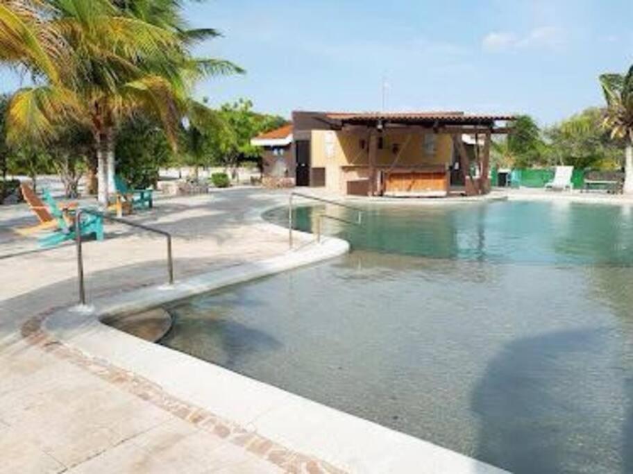 Beachfront Apartment With Swimming Pool. One Bedroom 셀레스툰 외부 사진